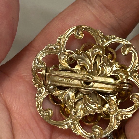 CORO 1950 Elegant Gold Cameo Brooch VTG 😎 - Picture 6 of 8